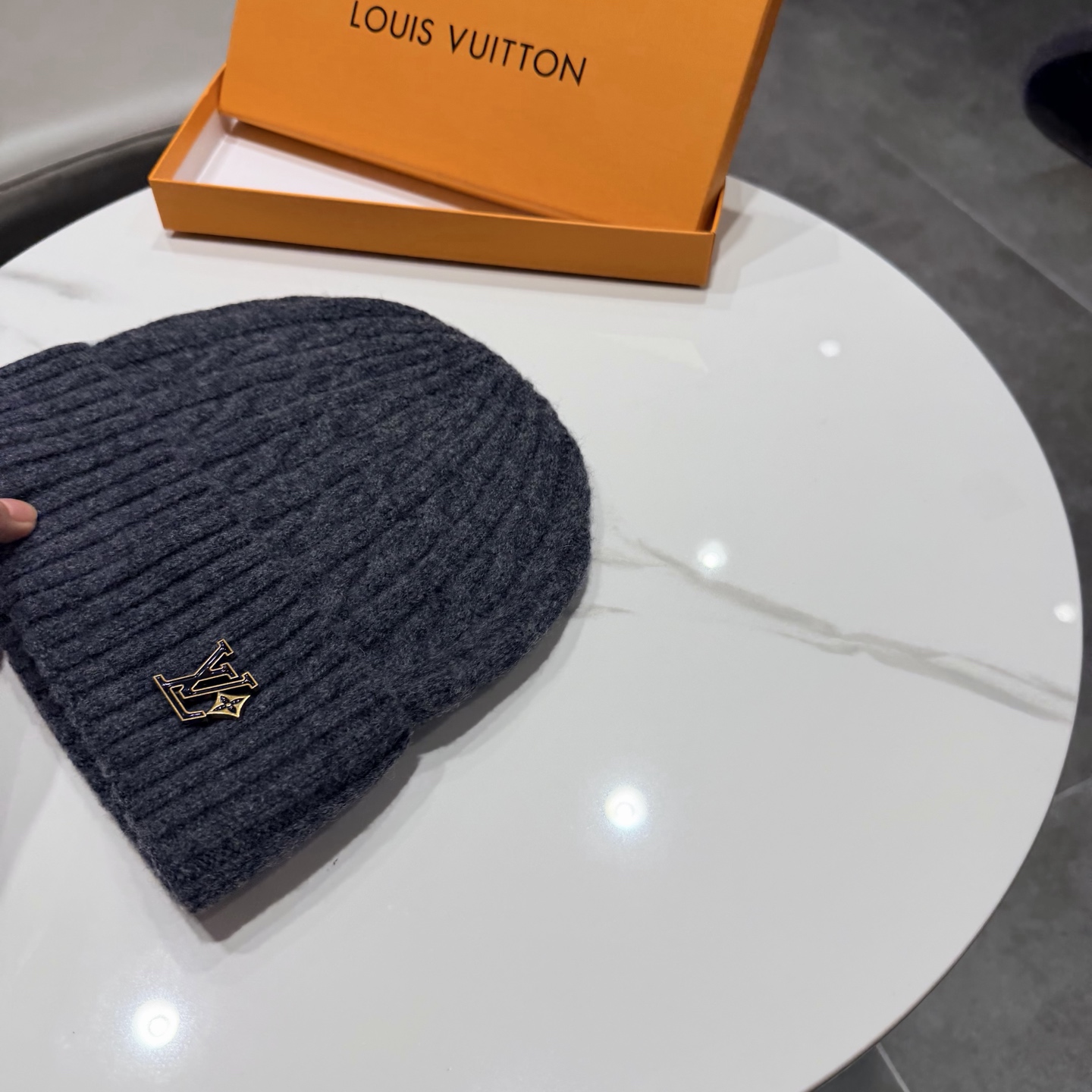 LV路易威登 秋冬新款针织%100羊毛面料帽，保暖毛线帽，