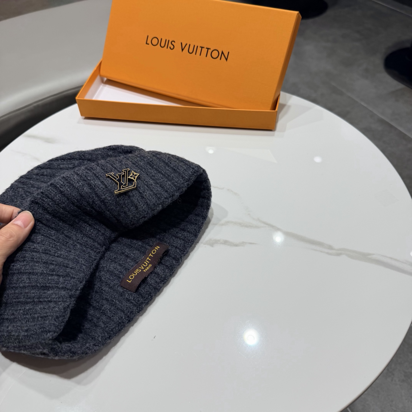 LV路易威登 秋冬新款针织%100羊毛面料帽，保暖毛线帽，