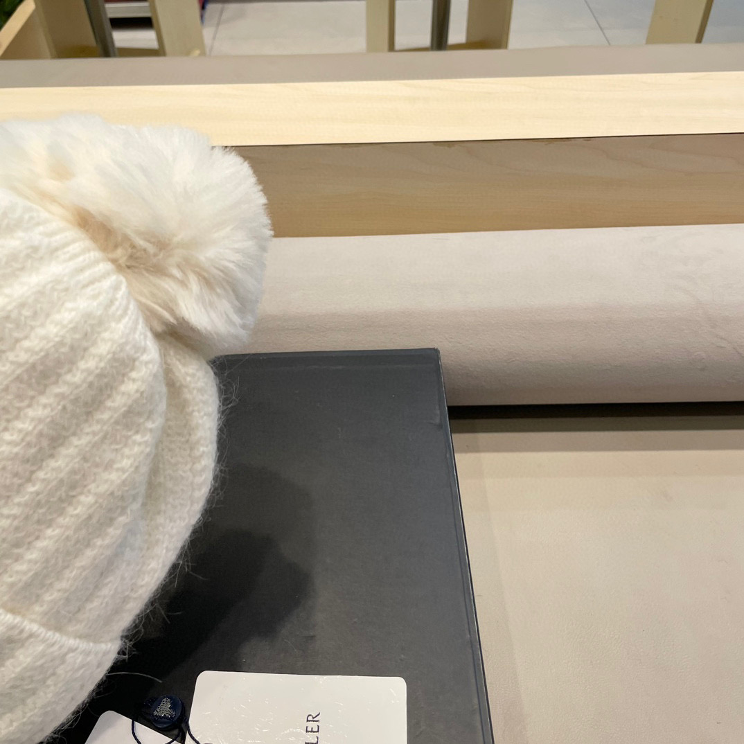 moncler加绒毛线帽女款冬季保暖加厚百搭冷帽防风麻花针织帽护耳学生帽子