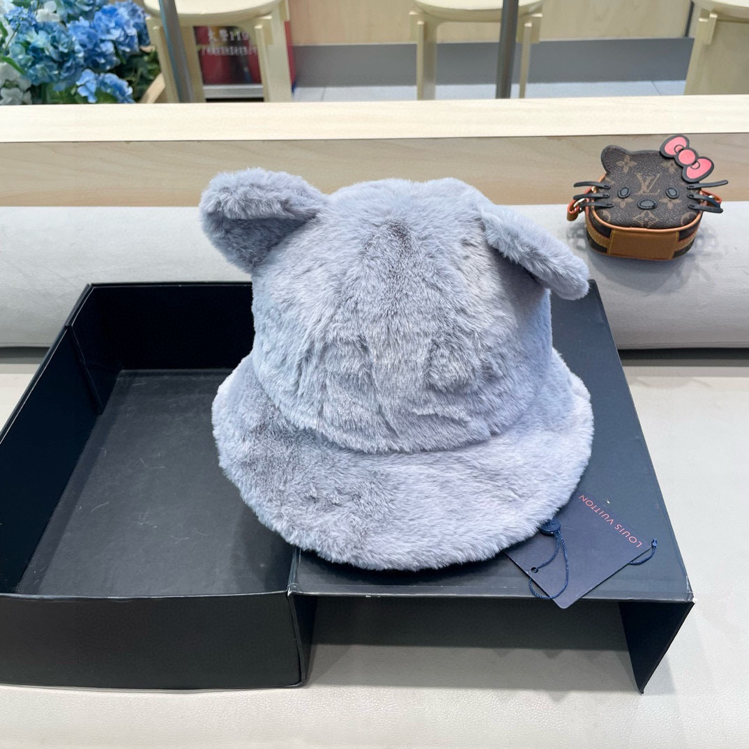 Lv路易威登小熊毛绒渔夫帽女秋冬季加厚保暖防寒盆帽百搭显脸小帽子