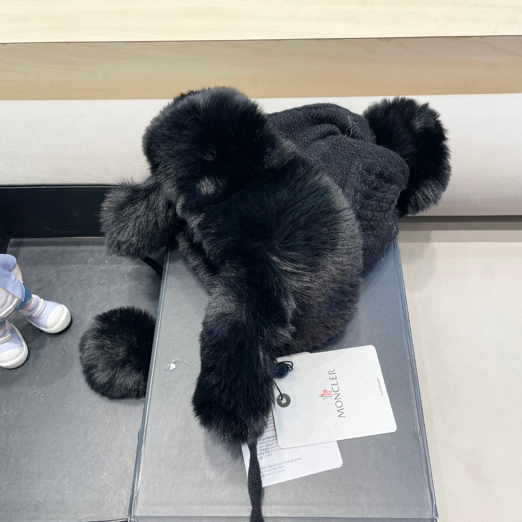 MONCLER蒙口2026新款加厚毛绒雷锋帽女冬季保暖骑车防寒保暖蒙古帽防冻针织帽
