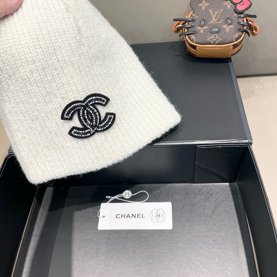 Chanel官网品质香奈儿 秋冬网红时尚博主推荐款毛线帽，小红书爆款，手感超柔软舒适的针织线帽，弹性极佳！