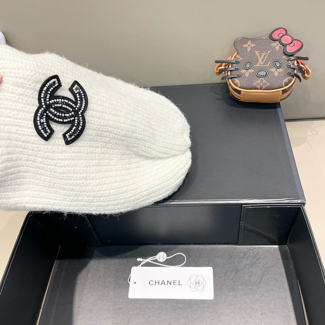Chanel官网品质香奈儿 秋冬网红时尚博主推荐款毛线帽，小红书爆款，手感超柔软舒适的针织线帽，弹性极佳！
