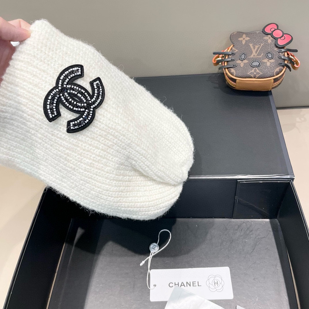 Chanel官网品质香奈儿 秋冬网红时尚博主推荐款毛线帽，小红书爆款，手感超柔软舒适的针织线帽，弹性极佳！