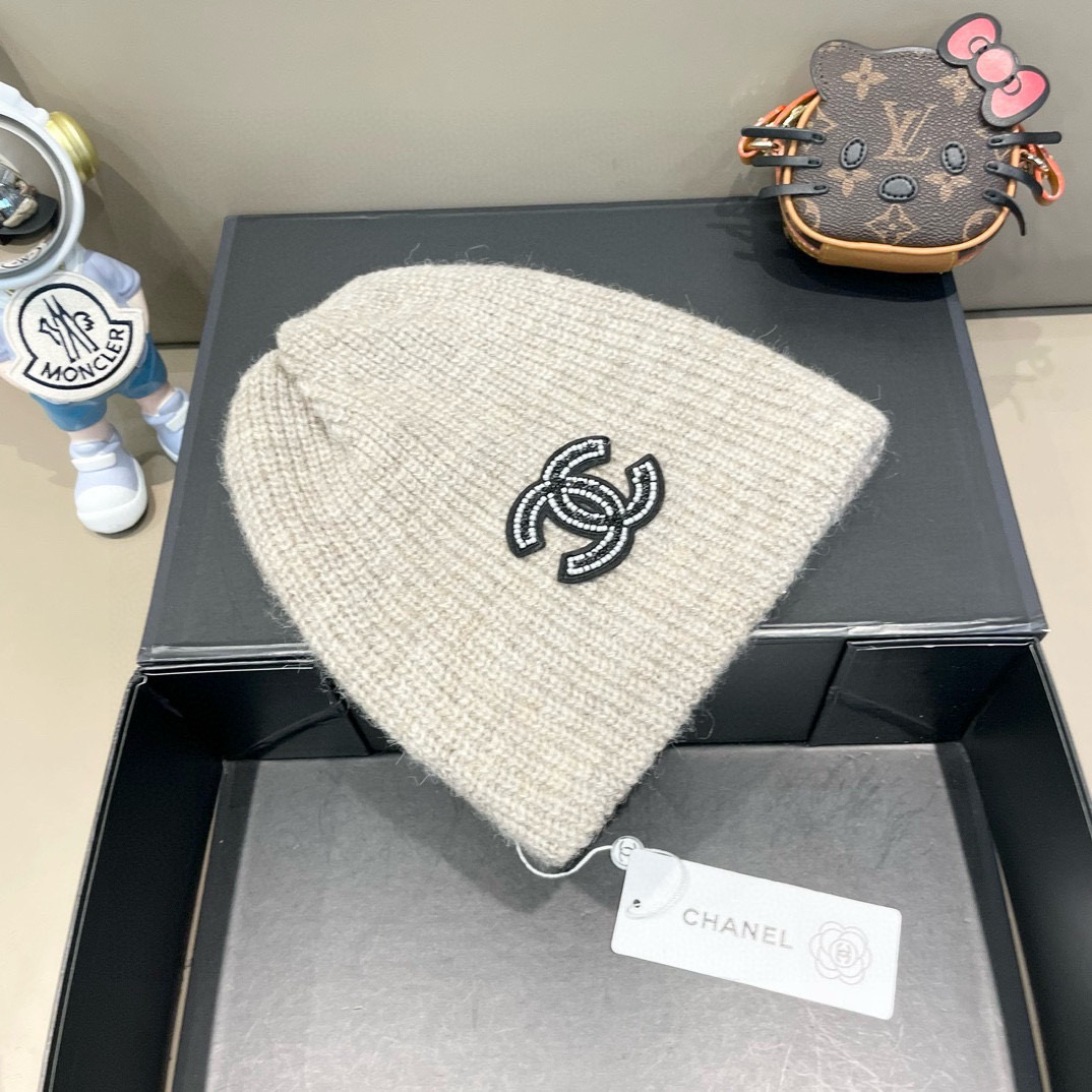 Chanel官网品质香奈儿 秋冬网红时尚博主推荐款毛线帽，小红书爆款，手感超柔软舒适的针织线帽，弹性极佳！