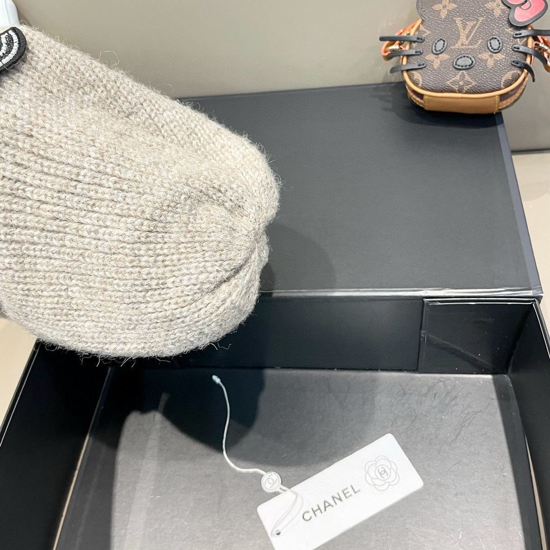 Chanel官网品质香奈儿 秋冬网红时尚博主推荐款毛线帽，小红书爆款，手感超柔软舒适的针织线帽，弹性极佳！