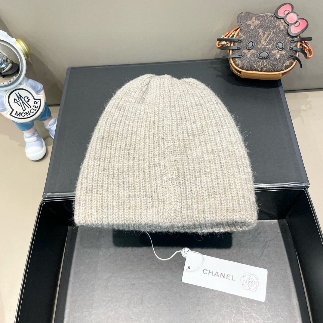 Chanel官网品质香奈儿 秋冬网红时尚博主推荐款毛线帽，小红书爆款，手感超柔软舒适的针织线帽，弹性极佳！