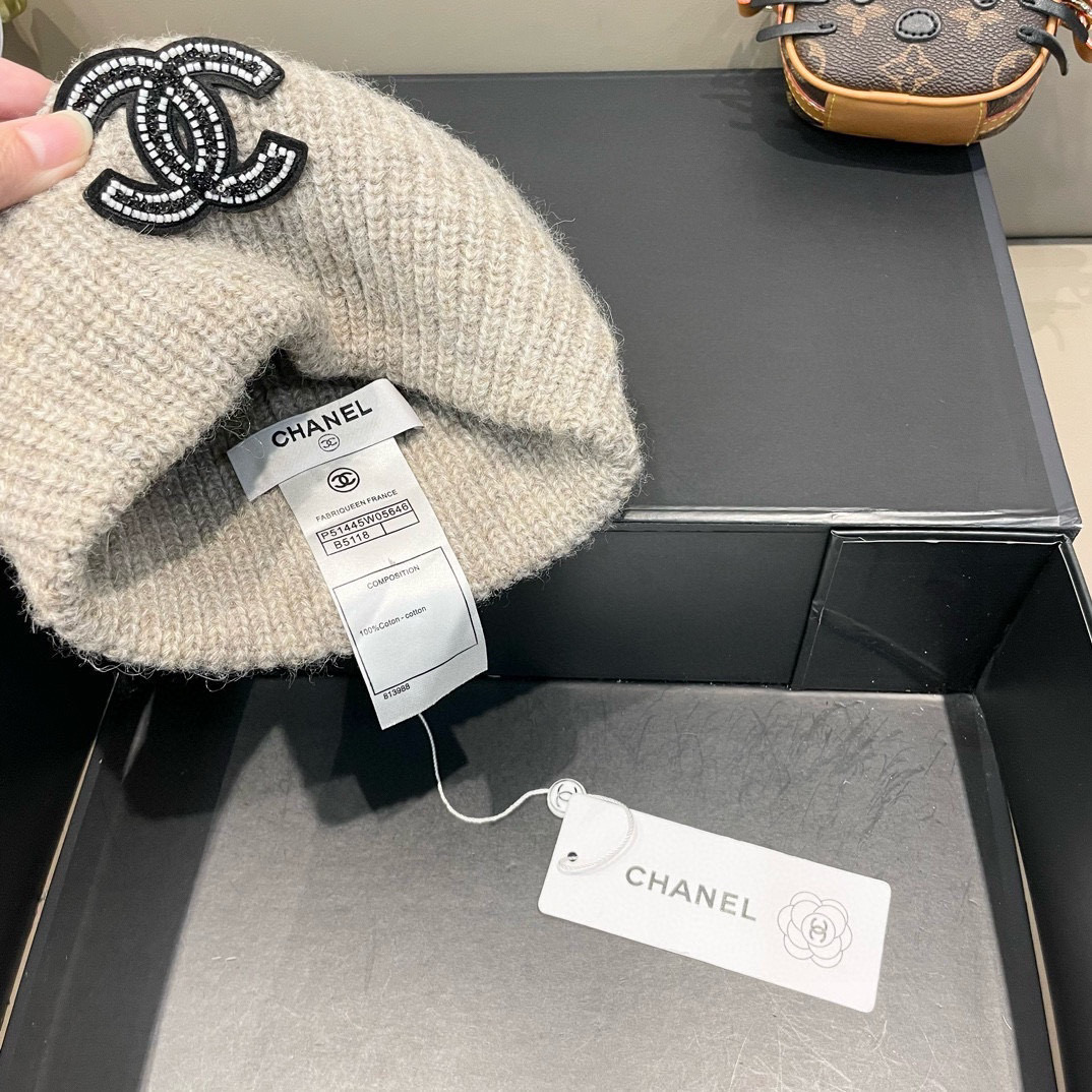 Chanel官网品质香奈儿 秋冬网红时尚博主推荐款毛线帽，小红书爆款，手感超柔软舒适的针织线帽，弹性极佳！