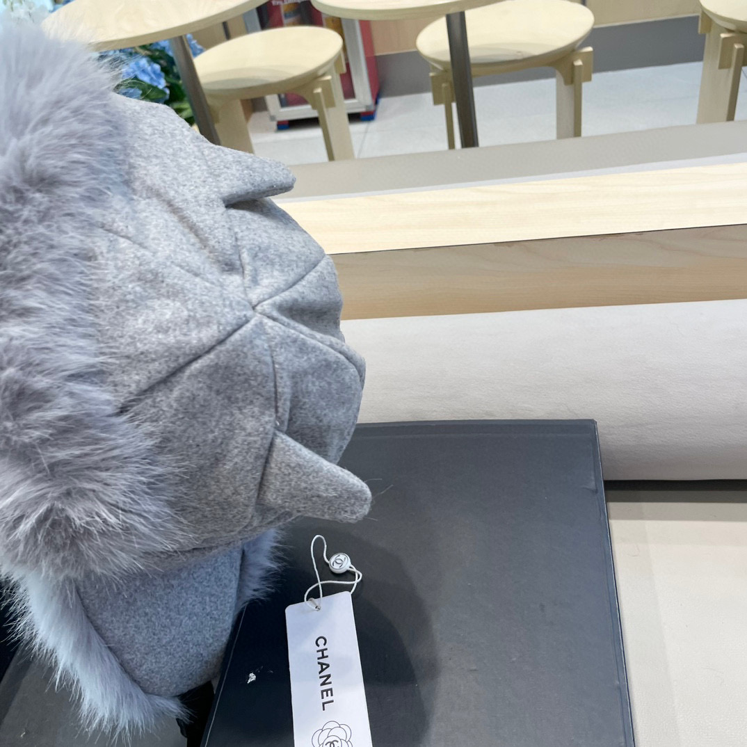 Chanel 冬季加厚防寒保暖帽子女毛绒防风护耳雷锋帽户外骑行大头围套头帽