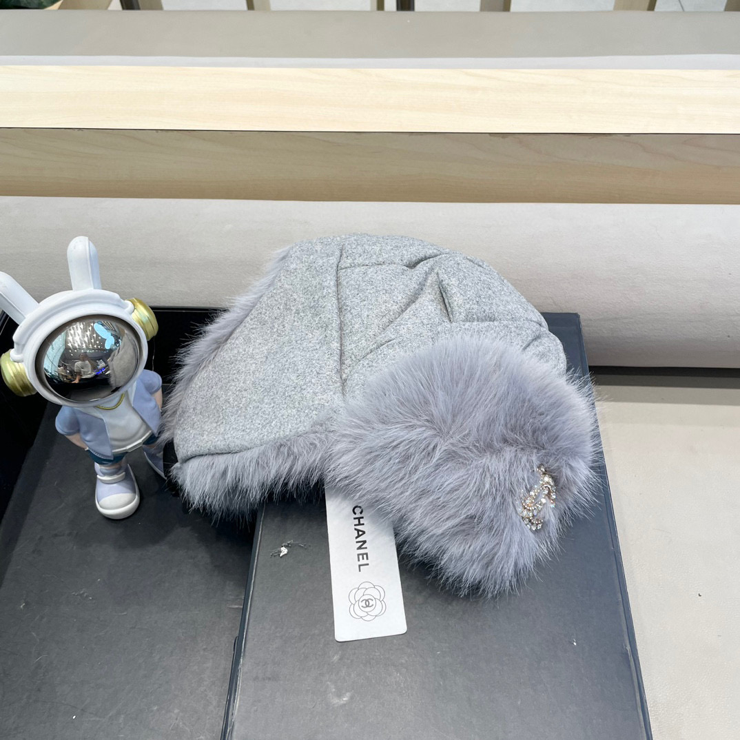 Chanel 冬季加厚防寒保暖帽子女毛绒防风护耳雷锋帽户外骑行大头围套头帽