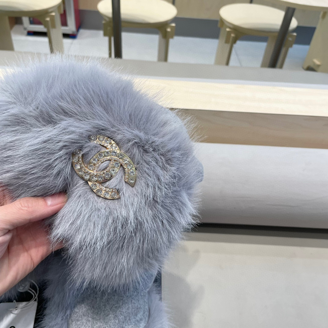 Chanel 冬季加厚防寒保暖帽子女毛绒防风护耳雷锋帽户外骑行大头围套头帽
