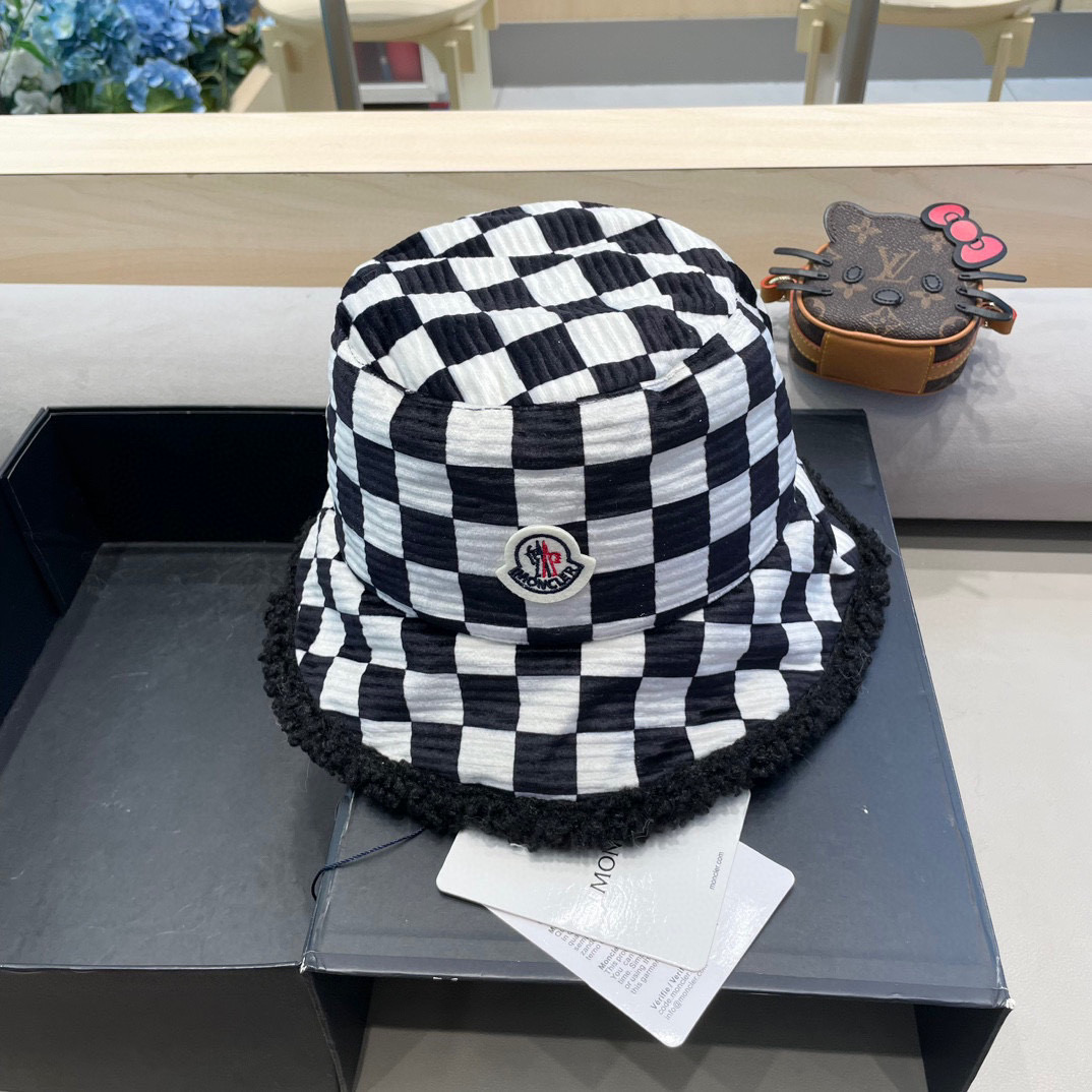 moncler棋盘格子双面渔夫帽女秋冬保暖显脸小百搭羊羔绒帽子韩版格纹盆帽