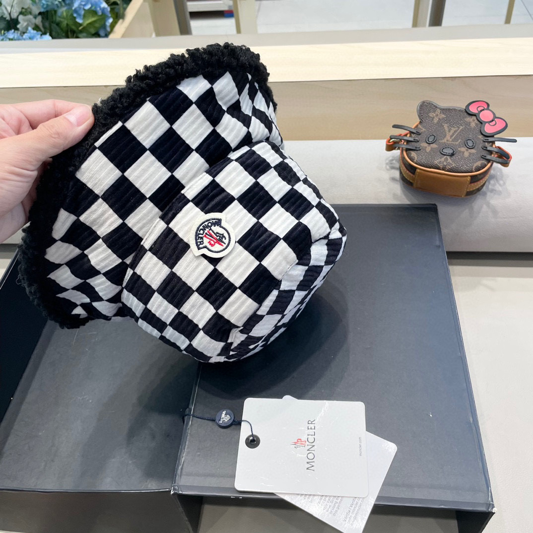 moncler棋盘格子双面渔夫帽女秋冬保暖显脸小百搭羊羔绒帽子韩版格纹盆帽