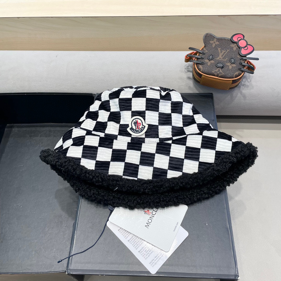 moncler棋盘格子双面渔夫帽女秋冬保暖显脸小百搭羊羔绒帽子韩版格纹盆帽