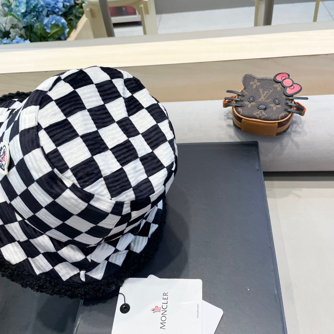 moncler棋盘格子双面渔夫帽女秋冬保暖显脸小百搭羊羔绒帽子韩版格纹盆帽