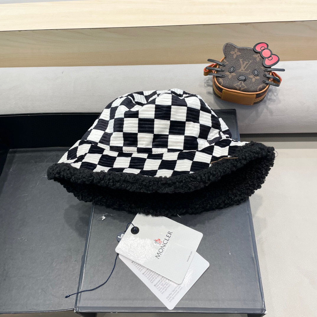 moncler棋盘格子双面渔夫帽女秋冬保暖显脸小百搭羊羔绒帽子韩版格纹盆帽