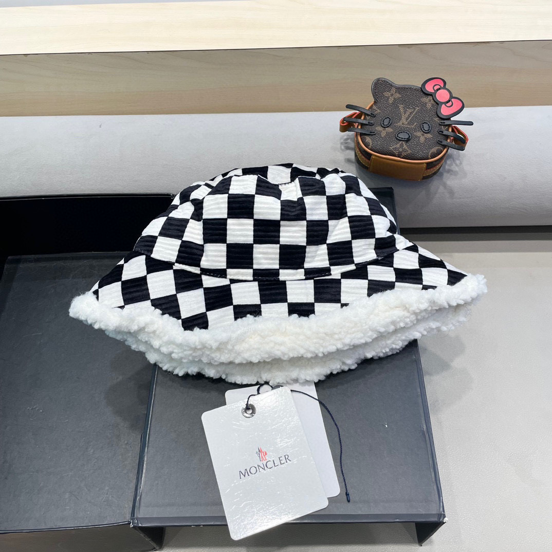moncler棋盘格子双面渔夫帽女秋冬保暖显脸小百搭羊羔绒帽子韩版格纹盆帽