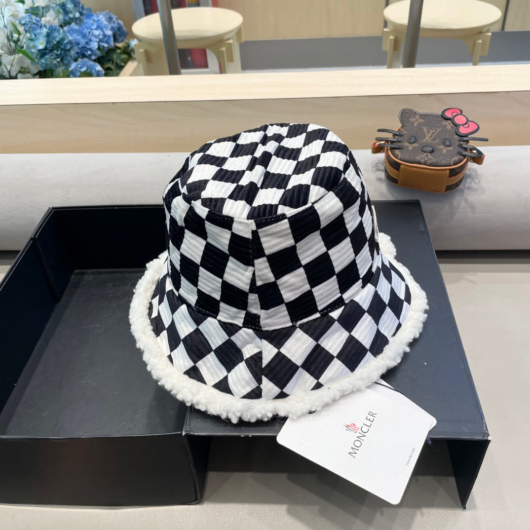 moncler棋盘格子双面渔夫帽女秋冬保暖显脸小百搭羊羔绒帽子韩版格纹盆帽