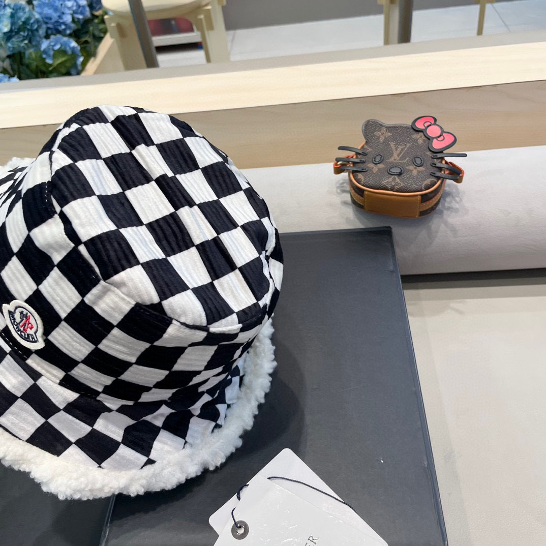 moncler棋盘格子双面渔夫帽女秋冬保暖显脸小百搭羊羔绒帽子韩版格纹盆帽