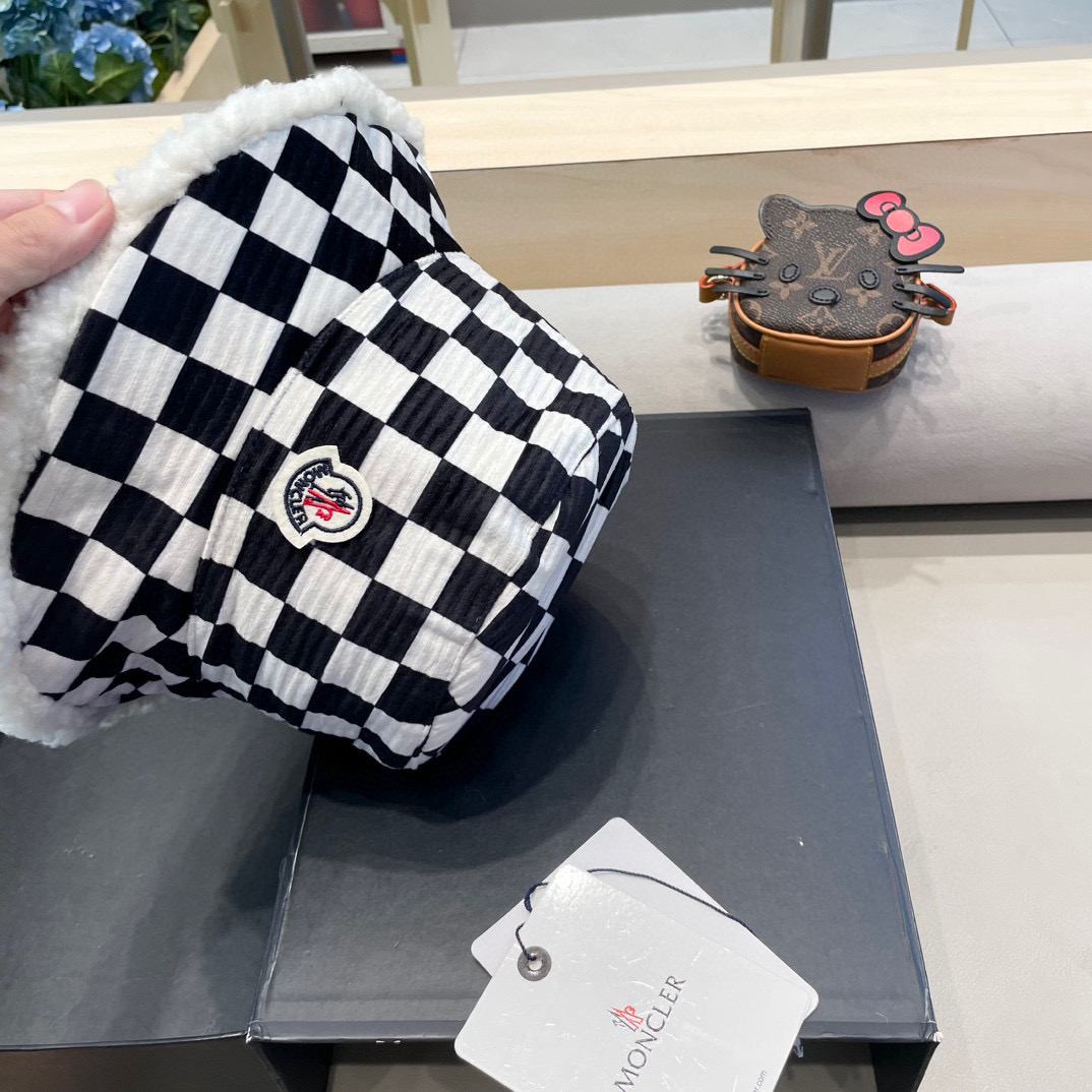 moncler棋盘格子双面渔夫帽女秋冬保暖显脸小百搭羊羔绒帽子韩版格纹盆帽