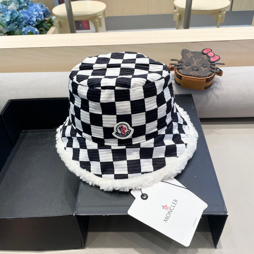 moncler棋盘格子双面渔夫帽女秋冬保暖显脸小百搭羊羔绒帽子韩版格纹盆帽