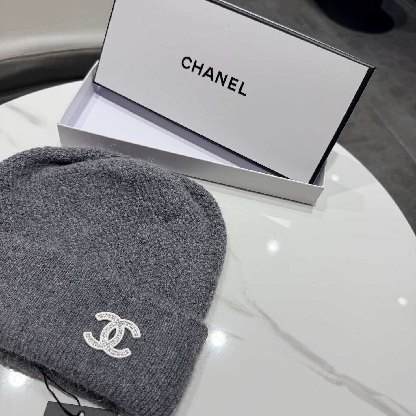 CHANEL香奈儿 新款针织羊毛毛线帽， 高品质定制羊毛，简约帅气新标志，男女同款 超酷时尚街头风！ 材质:70%羊毛+