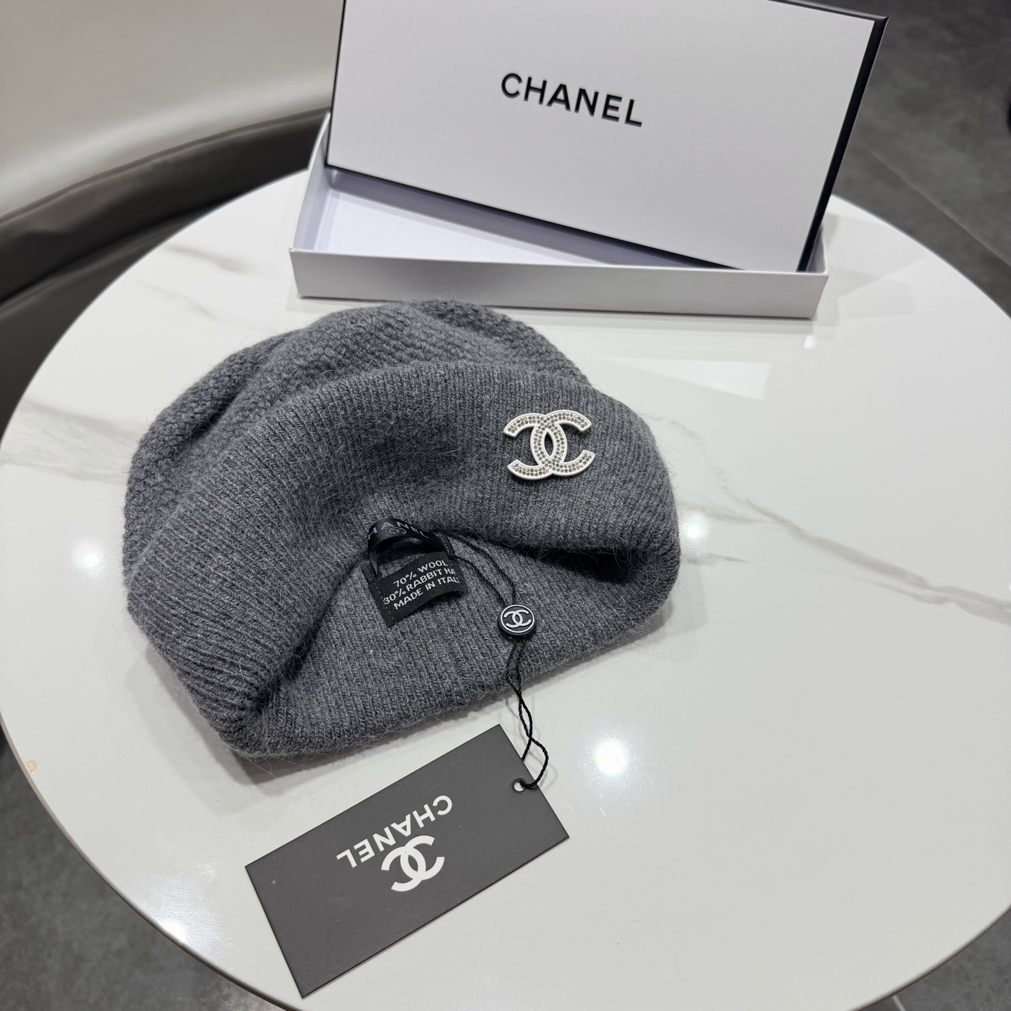CHANEL香奈儿 新款针织羊毛毛线帽， 高品质定制羊毛，简约帅气新标志，男女同款 超酷时尚街头风！ 材质:70%羊毛+