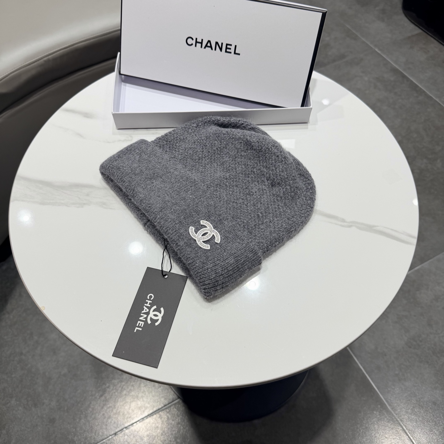 CHANEL香奈儿 新款针织羊毛毛线帽， 高品质定制羊毛，简约帅气新标志，男女同款 超酷时尚街头风！ 材质:70%羊毛+