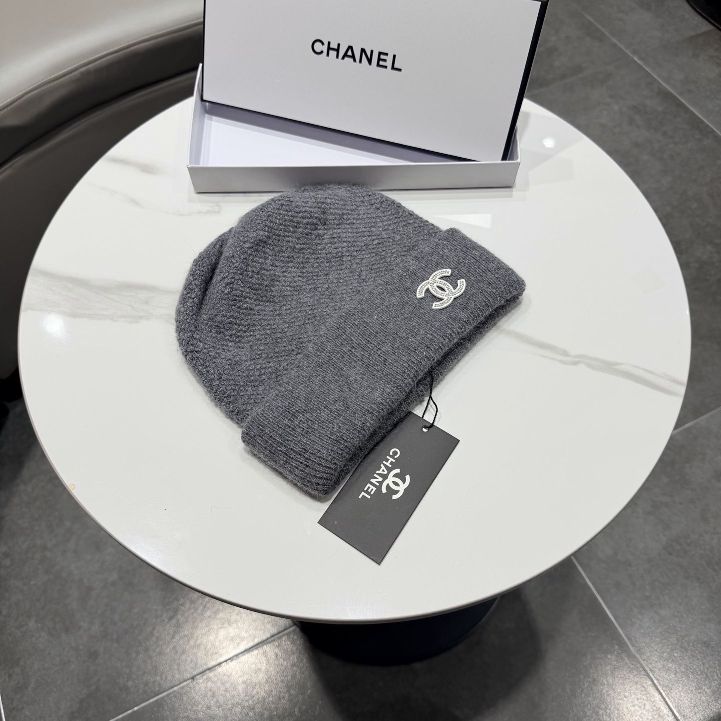 CHANEL香奈儿 新款针织羊毛毛线帽， 高品质定制羊毛，简约帅气新标志，男女同款 超酷时尚街头风！ 材质:70%羊毛+