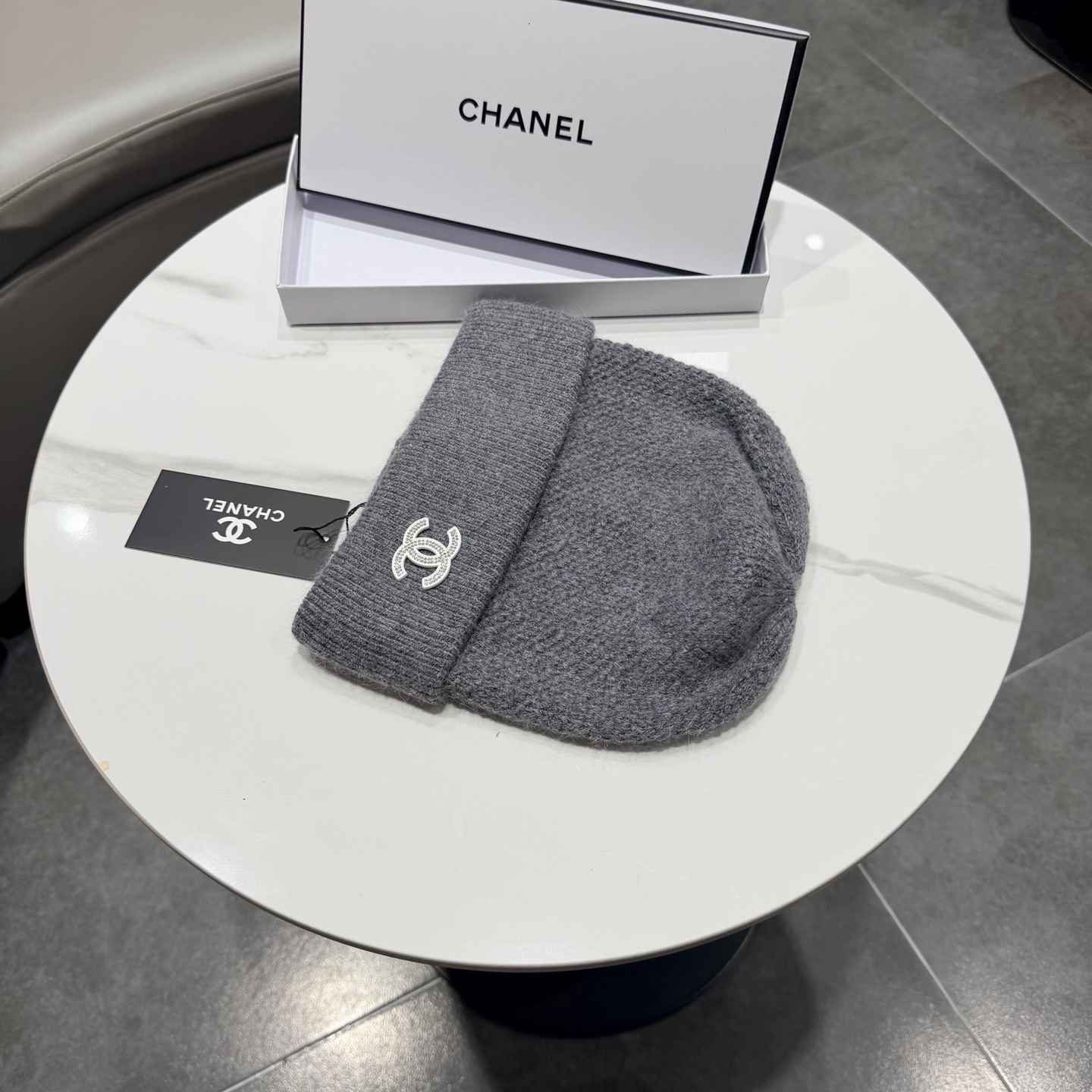 CHANEL香奈儿 新款针织羊毛毛线帽， 高品质定制羊毛，简约帅气新标志，男女同款 超酷时尚街头风！ 材质:70%羊毛+
