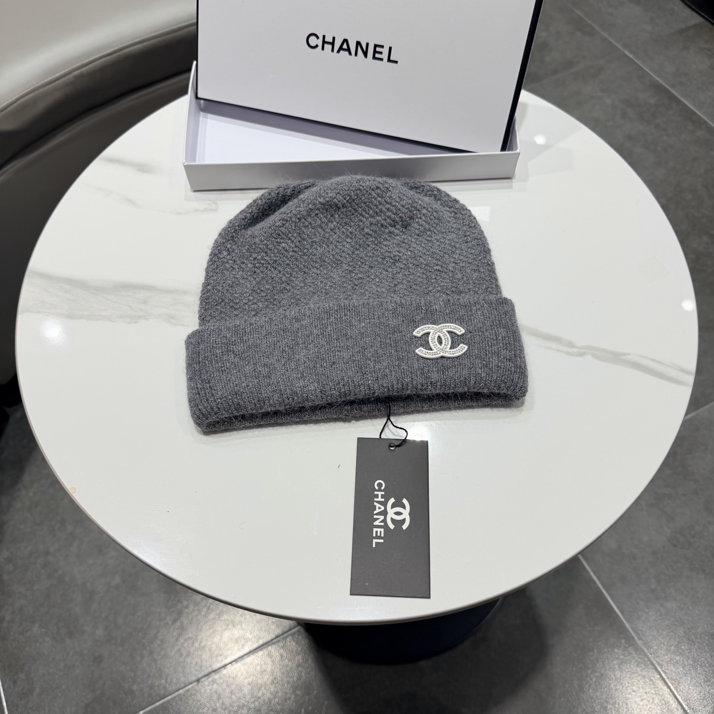 CHANEL香奈儿 新款针织羊毛毛线帽， 高品质定制羊毛，简约帅气新标志，男女同款 超酷时尚街头风！ 材质:70%羊毛+