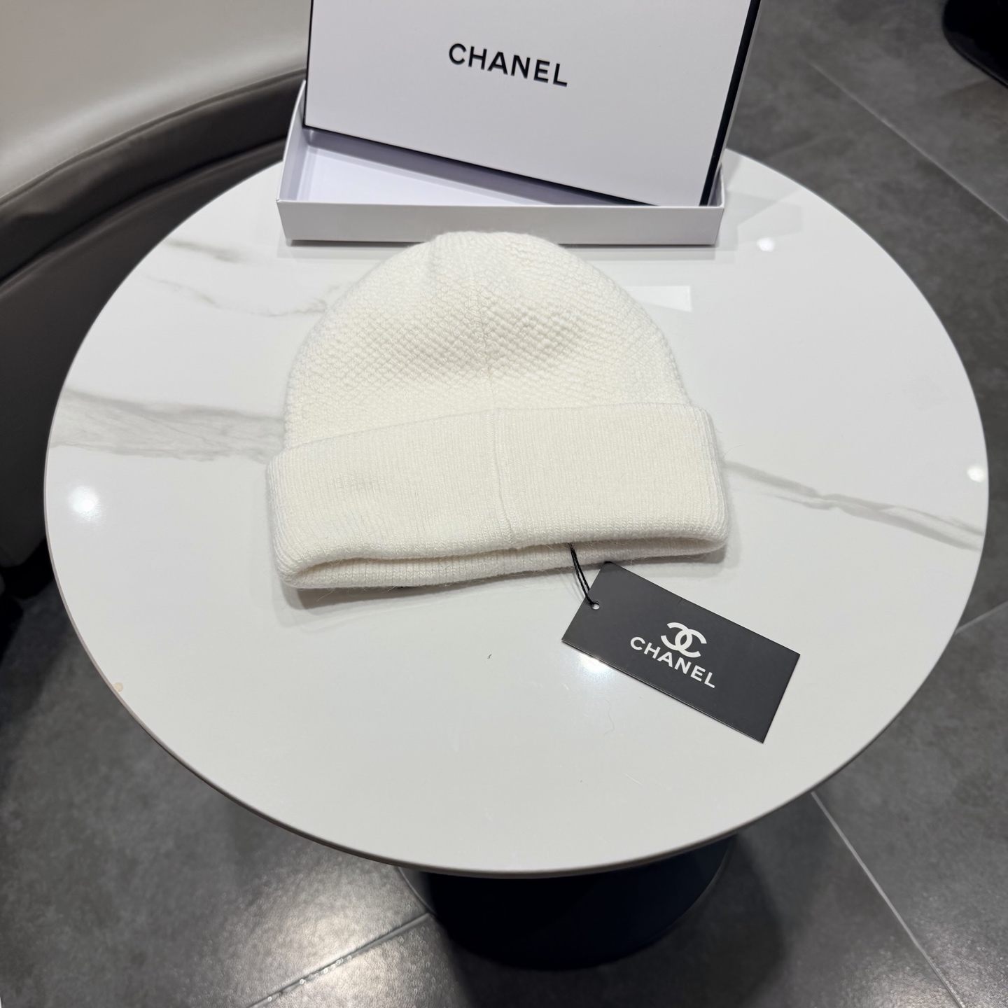 CHANEL香奈儿 新款针织羊毛毛线帽， 高品质定制羊毛，简约帅气新标志，男女同款 超酷时尚街头风！ 材质:70%羊毛+