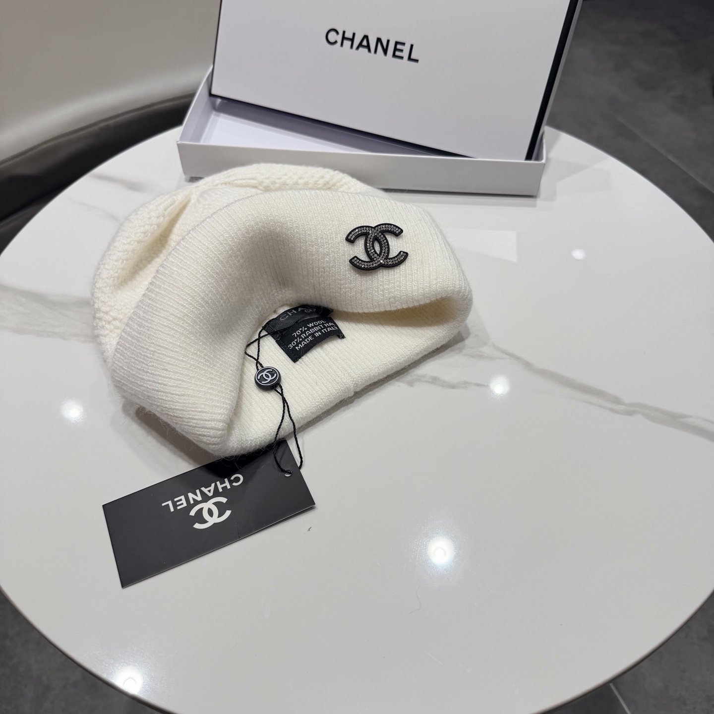CHANEL香奈儿 新款针织羊毛毛线帽， 高品质定制羊毛，简约帅气新标志，男女同款 超酷时尚街头风！ 材质:70%羊毛+