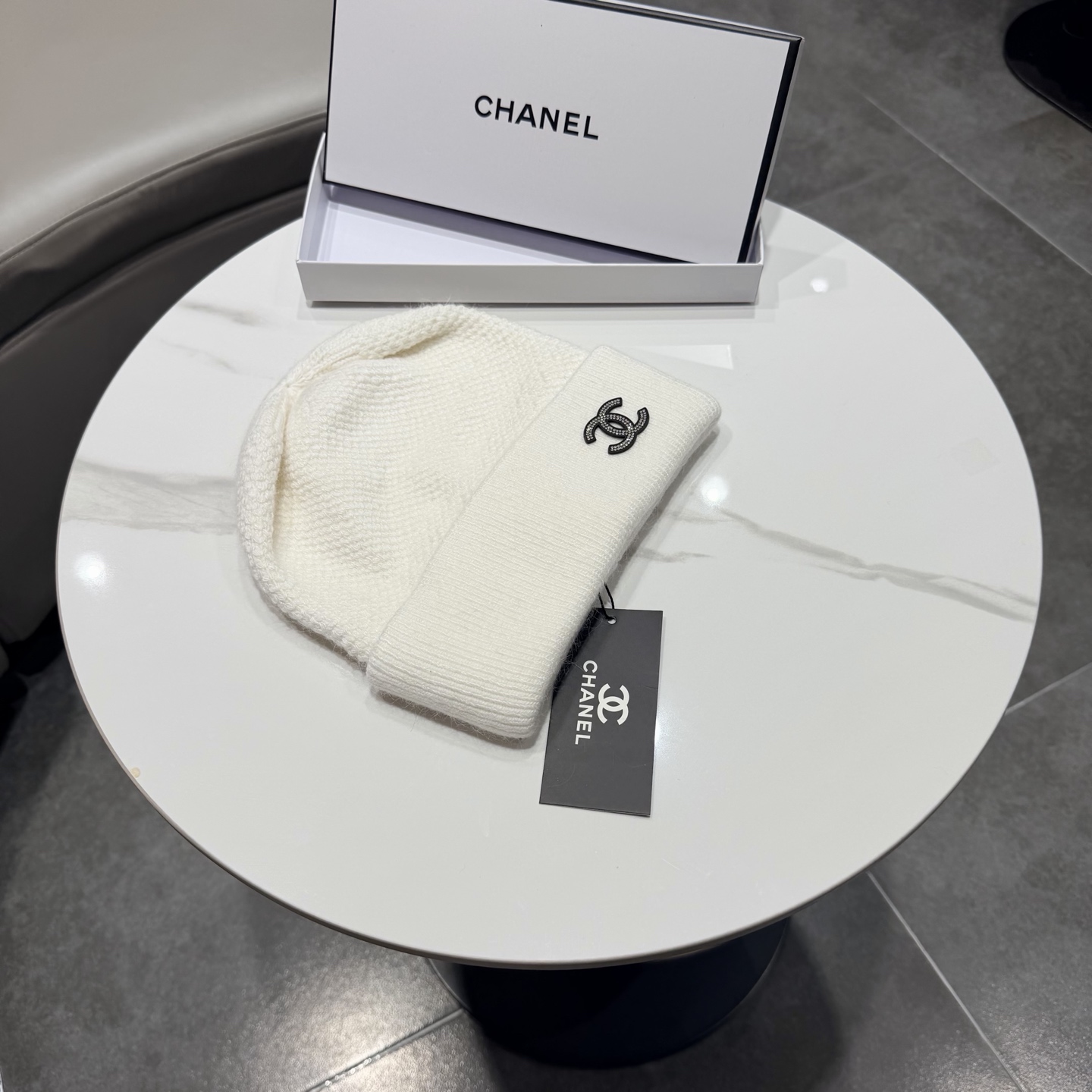 CHANEL香奈儿 新款针织羊毛毛线帽， 高品质定制羊毛，简约帅气新标志，男女同款 超酷时尚街头风！ 材质:70%羊毛+
