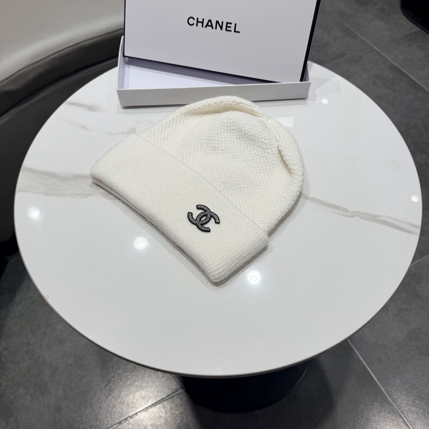 CHANEL香奈儿 新款针织羊毛毛线帽， 高品质定制羊毛，简约帅气新标志，男女同款 超酷时尚街头风！ 材质:70%羊毛+