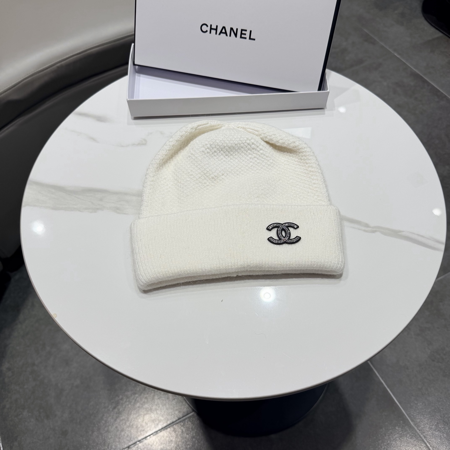 CHANEL香奈儿 新款针织羊毛毛线帽， 高品质定制羊毛，简约帅气新标志，男女同款 超酷时尚街头风！ 材质:70%羊毛+