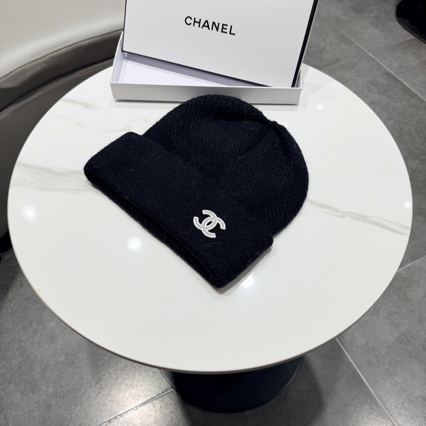 CHANEL香奈儿 新款针织羊毛毛线帽， 高品质定制羊毛，简约帅气新标志，男女同款 超酷时尚街头风！ 材质:70%羊毛+