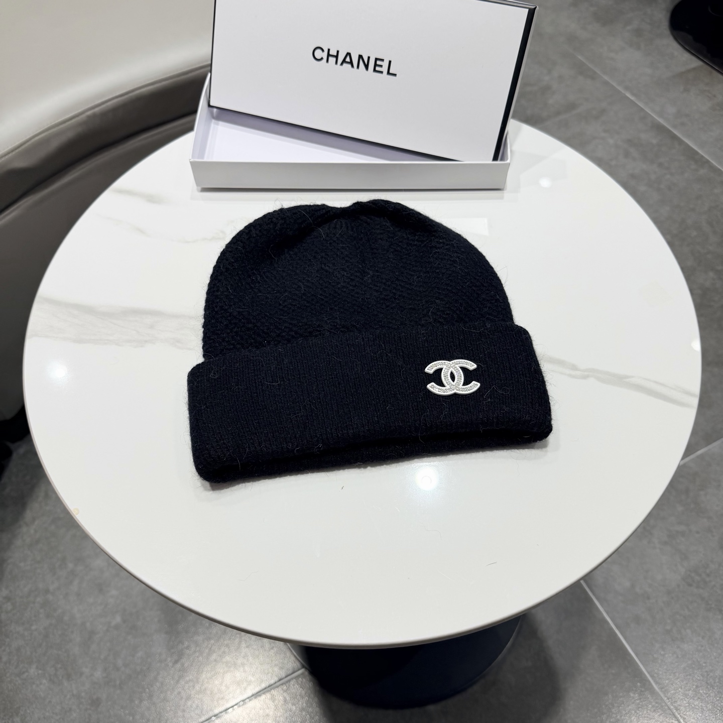 CHANEL香奈儿 新款针织羊毛毛线帽， 高品质定制羊毛，简约帅气新标志，男女同款 超酷时尚街头风！ 材质:70%羊毛+