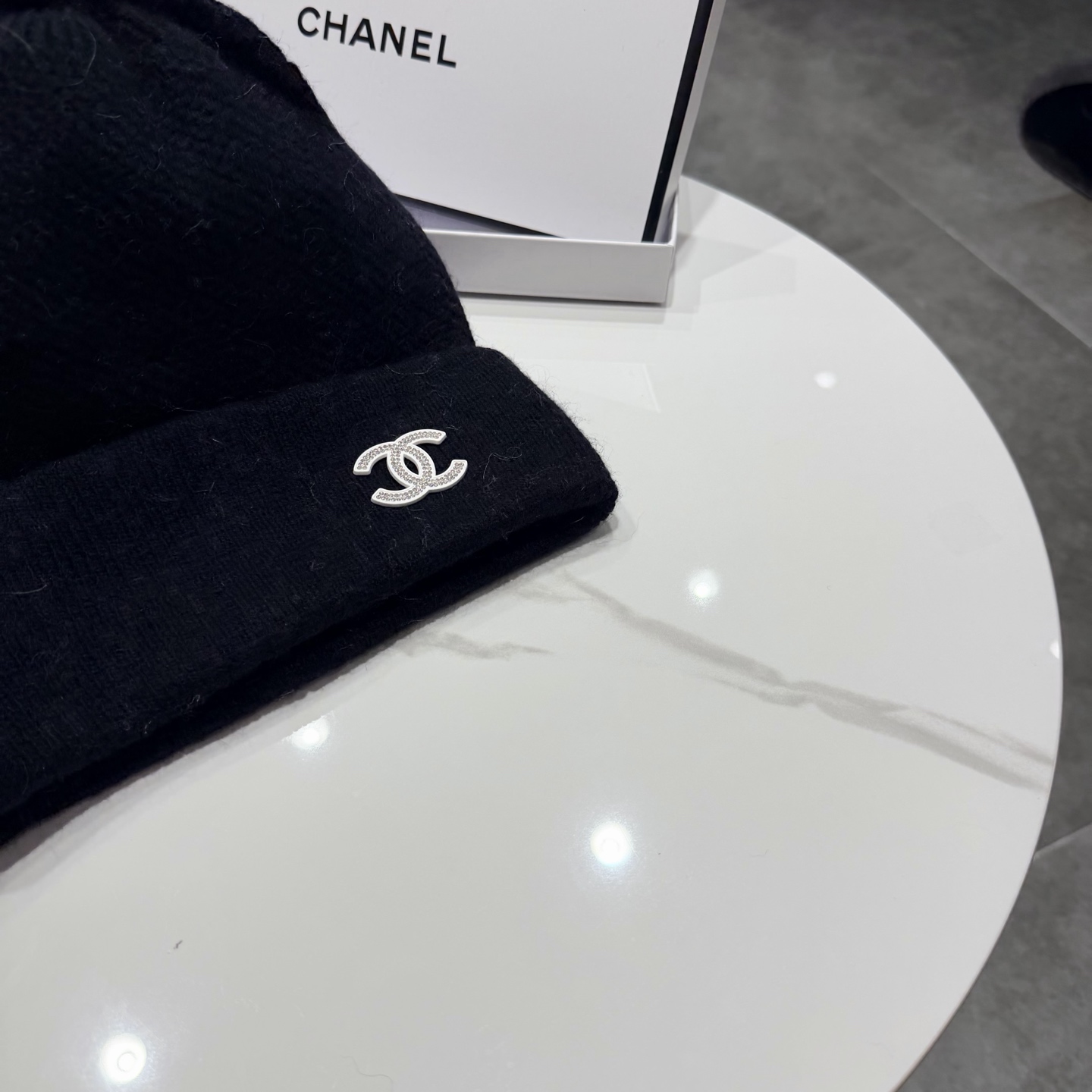 CHANEL香奈儿 新款针织羊毛毛线帽， 高品质定制羊毛，简约帅气新标志，男女同款 超酷时尚街头风！ 材质:70%羊毛+