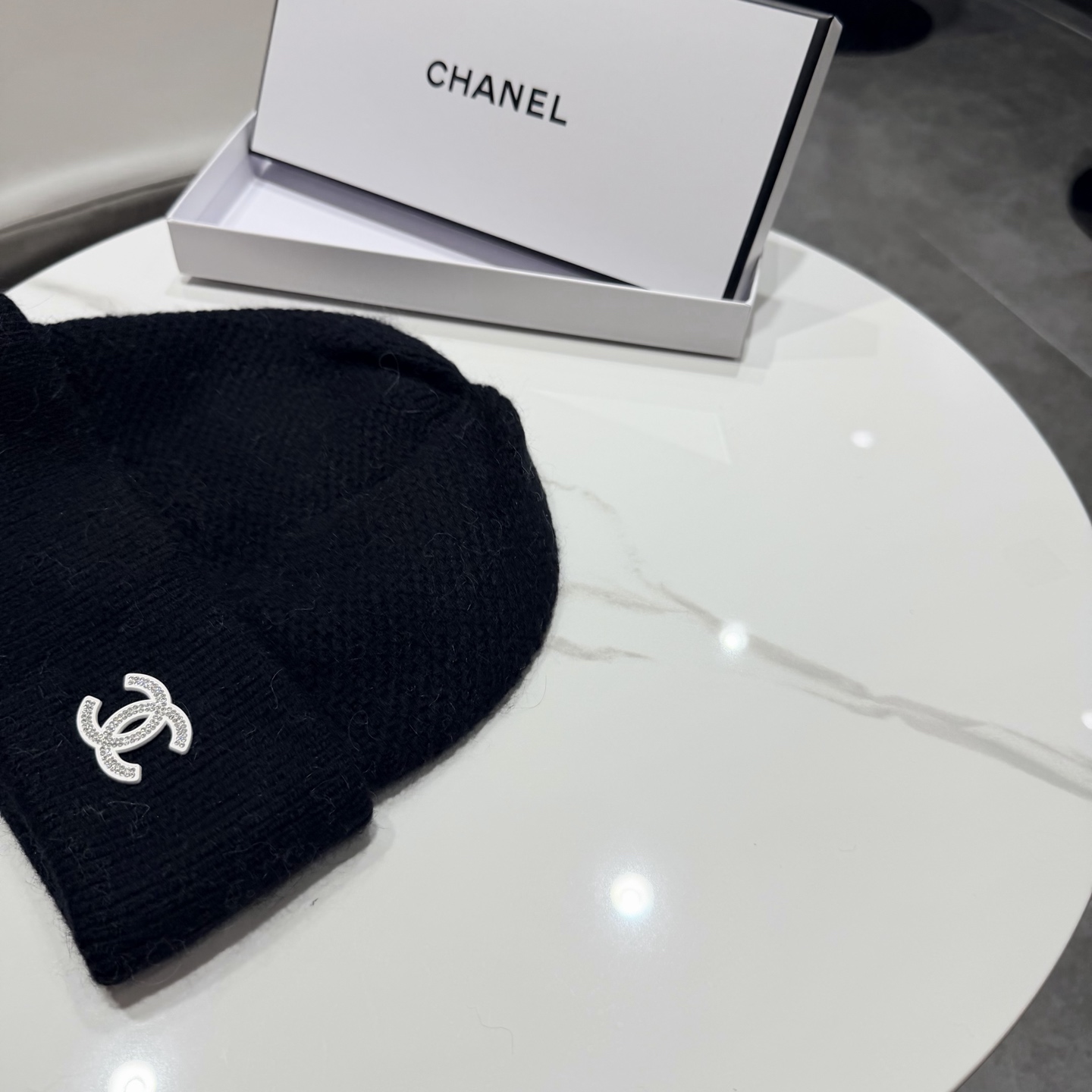 CHANEL香奈儿 新款针织羊毛毛线帽， 高品质定制羊毛，简约帅气新标志，男女同款 超酷时尚街头风！ 材质:70%羊毛+