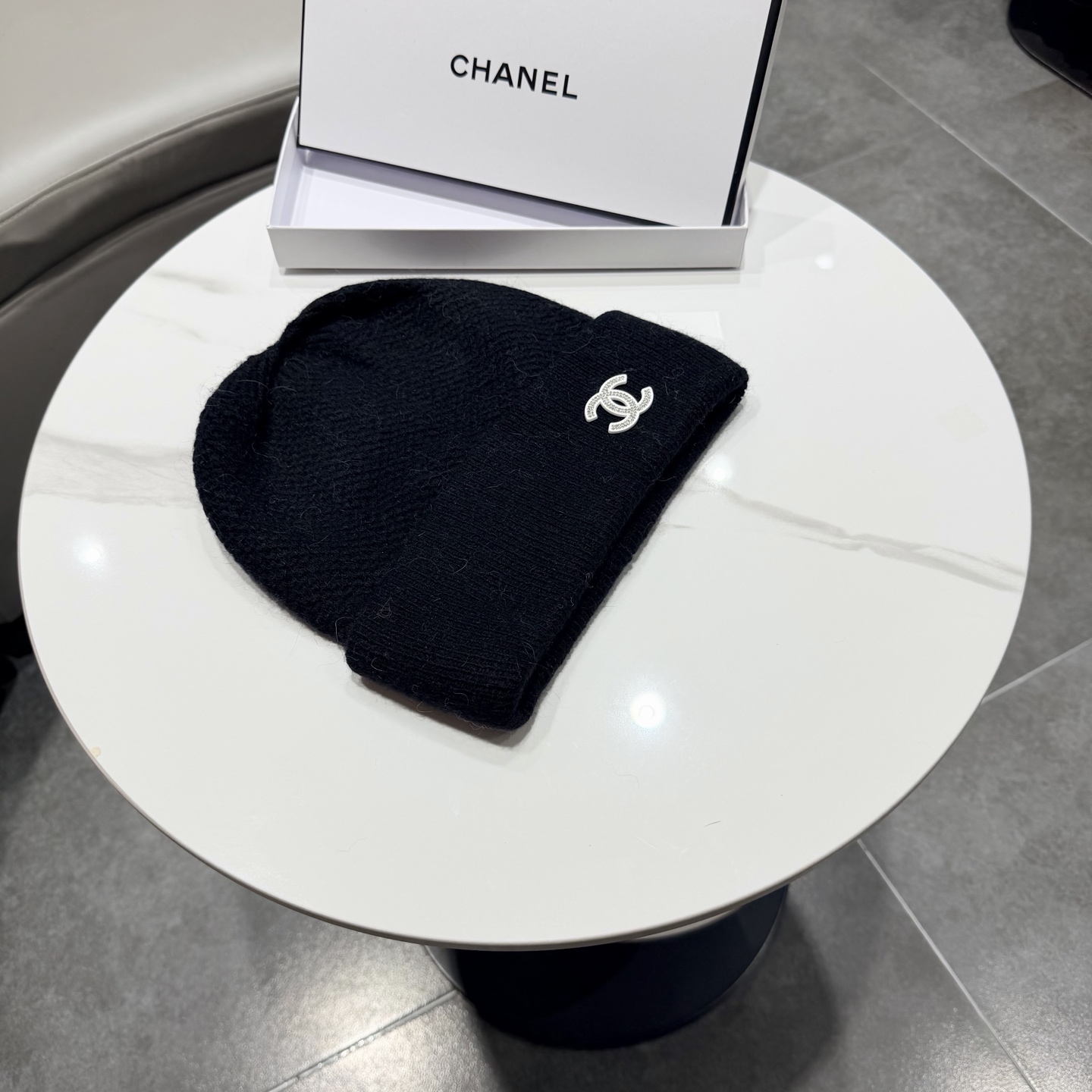 CHANEL香奈儿 新款针织羊毛毛线帽， 高品质定制羊毛，简约帅气新标志，男女同款 超酷时尚街头风！ 材质:70%羊毛+