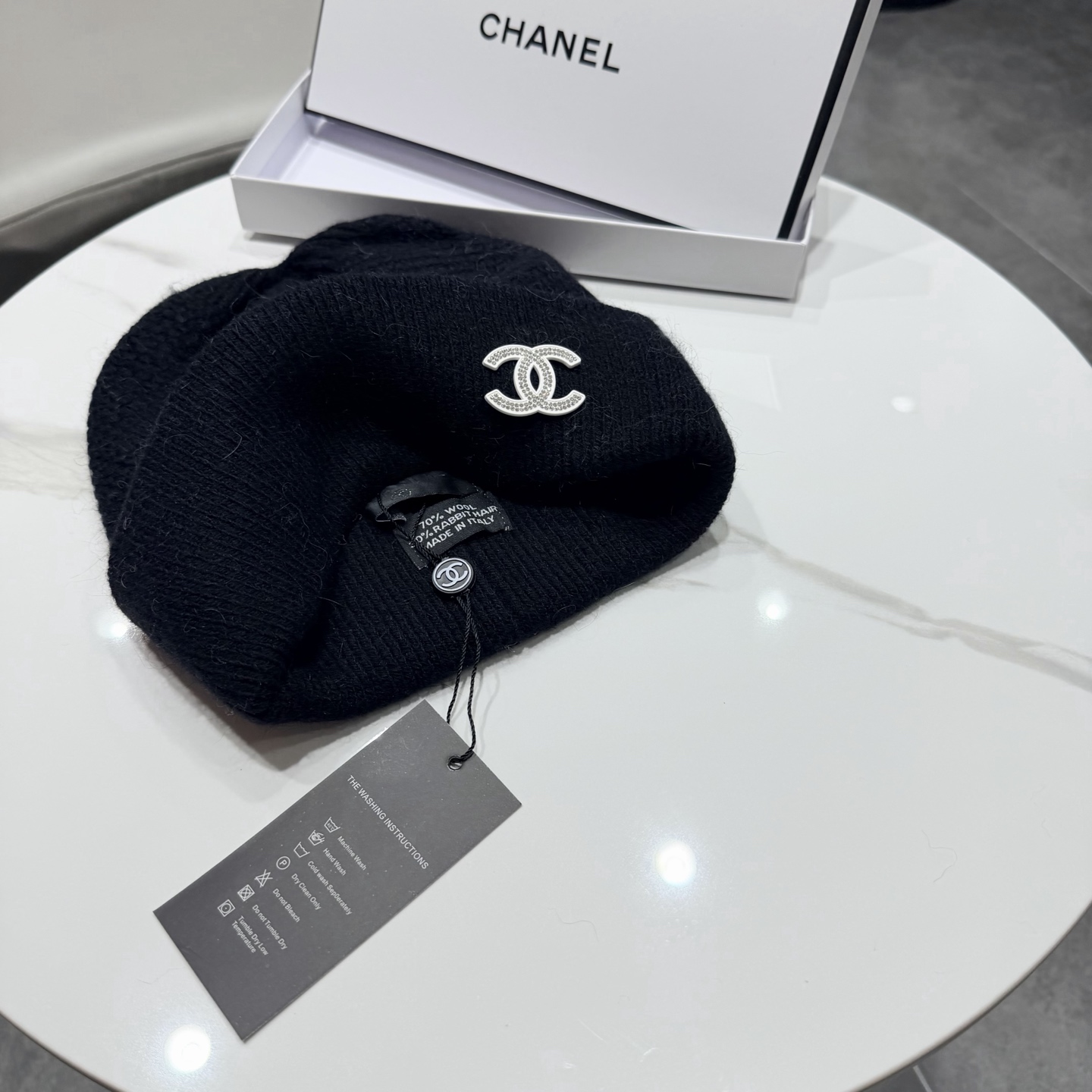 CHANEL香奈儿 新款针织羊毛毛线帽， 高品质定制羊毛，简约帅气新标志，男女同款 超酷时尚街头风！ 材质:70%羊毛+