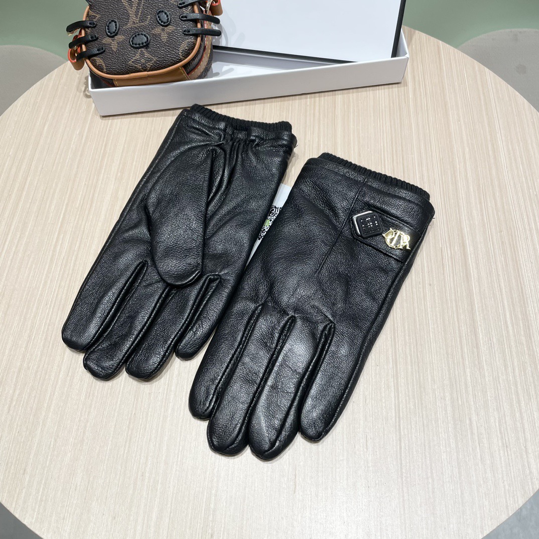 NO:618210,Comes with packaged men's new exclusive first touch screen gloves. Men's Dior gloves for men [original quality] official website synchronized men's new high-end sheepskin gloves. Don't miss it. 100% imported sheepskin. The leather is fine and soft. Pay attention to the imported sheepskin's unique feel. The inner lining is warmer. Original custom hardware. Top-notch workmanship. No detail is spared. Authentic open version. One-size-fits-all gloves, gloves, dior, sheepskin, gloves.19860909配包装男款新款独家首发触屏手套 男士迪奥手套男款【原单品质】官网同步男士新款高档羊皮手套不可错过百分百选用进口羊皮 皮质细腻柔软 认准进口羊皮特有手感布内里保暖更佳 原版定制五金顶级做工任何细节都不放过正品开版 码数均码手套,手套,dior,sheepskin,gloves,accessory