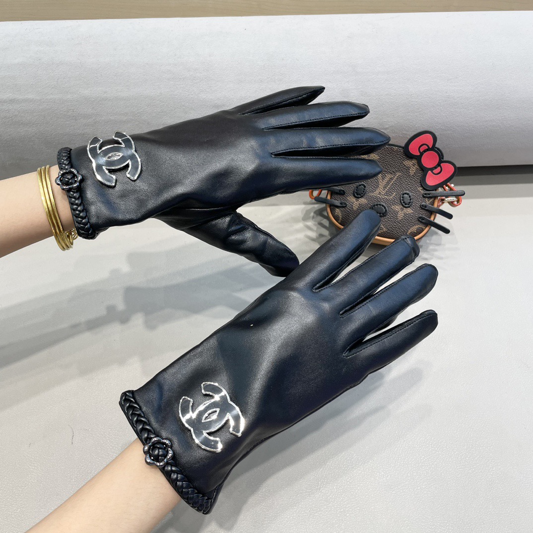 NO:618216,Chanel women's sheepskin gloves, fashionable gloves, warm in autumn and winter with velvet lining, classic and simple, super comfortable, soft and versatile!  Size M L gloves, gloves, chanel, chanel, sheepskin, gloves19860909Chanel香奈儿女款羊皮手套,时尚手套,秋冬保暖加绒内里,经典简洁上手超舒适柔软、百搭！码数M L手套,手套,chanel,chanel,sheepskin,gloves,accessory