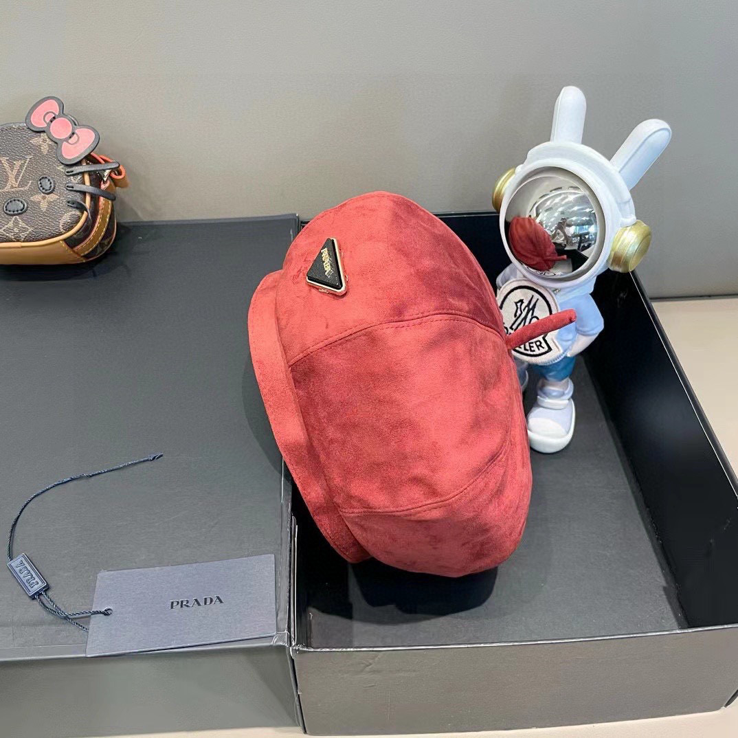PRADA普拉达麂皮绒秋冬贝雷帽子女复古基础款画家帽纯色百搭南瓜帽时装帽 