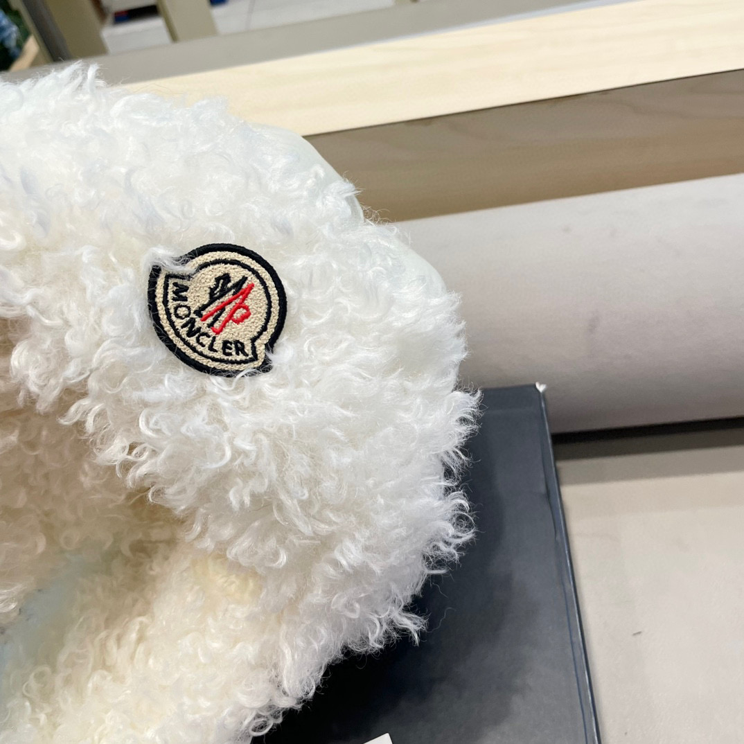 moncler新款日系复古羊羔毛骑行羽绒绑带雷锋帽女护耳帽百搭保暖套头帽潮