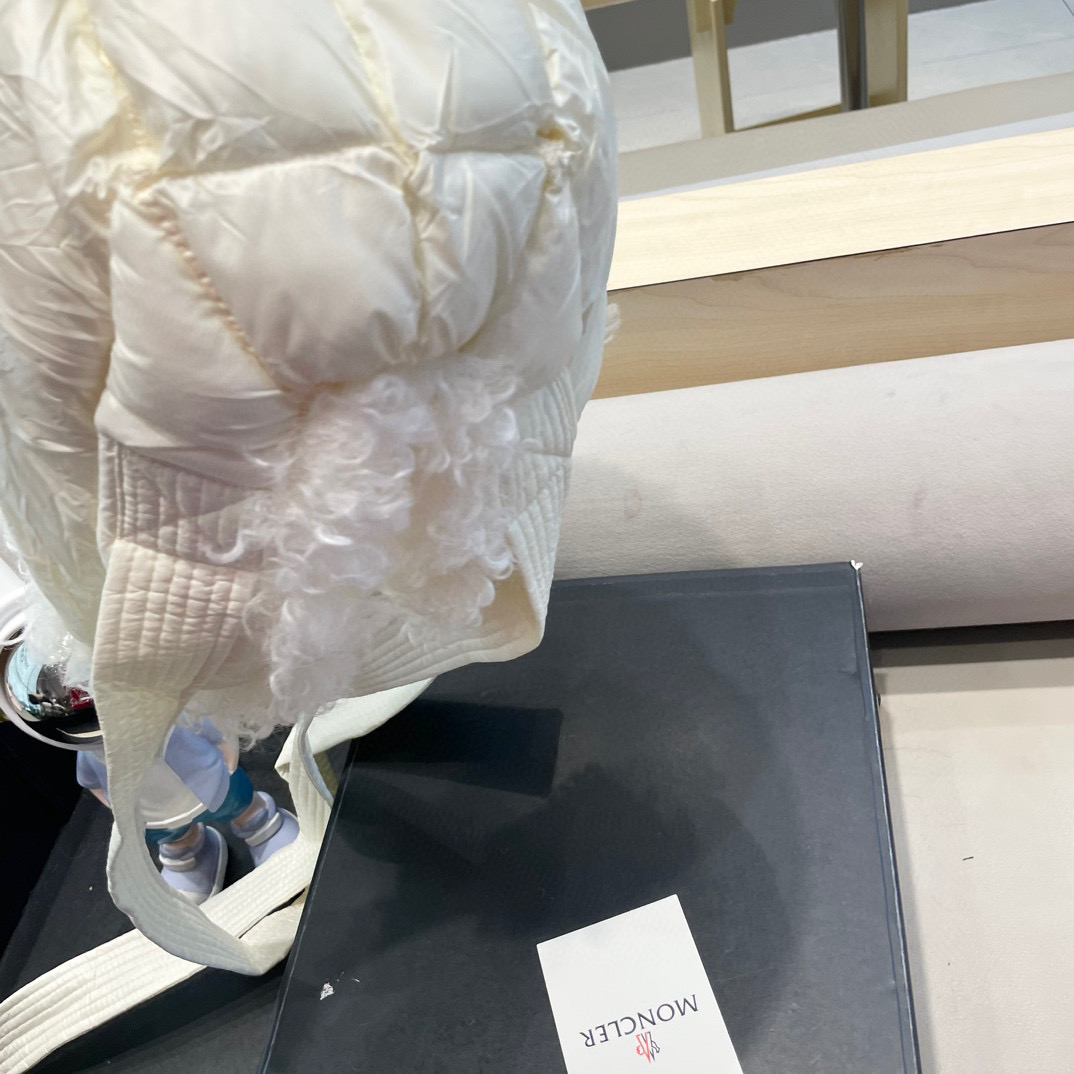 moncler新款日系复古羊羔毛骑行羽绒绑带雷锋帽女护耳帽百搭保暖套头帽潮
