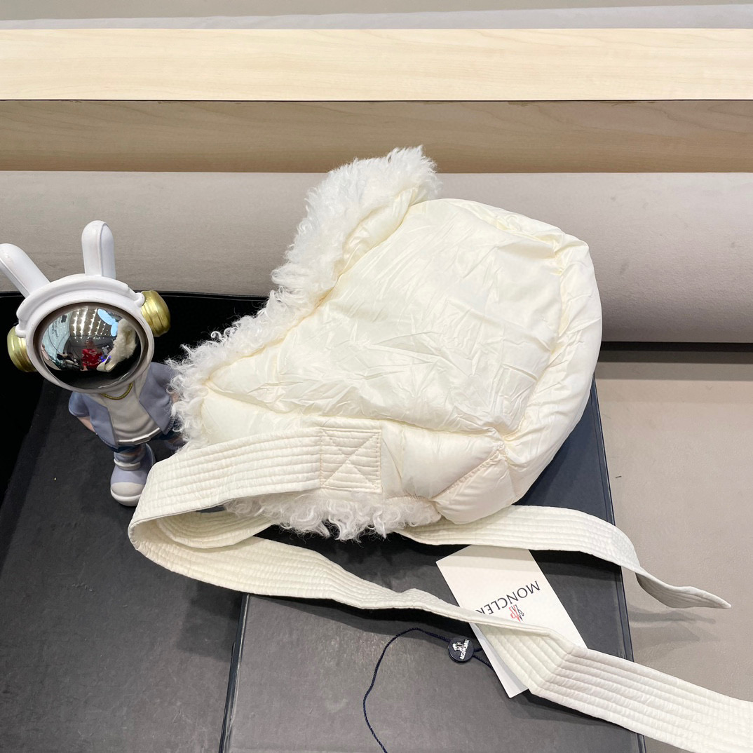 moncler新款日系复古羊羔毛骑行羽绒绑带雷锋帽女护耳帽百搭保暖套头帽潮