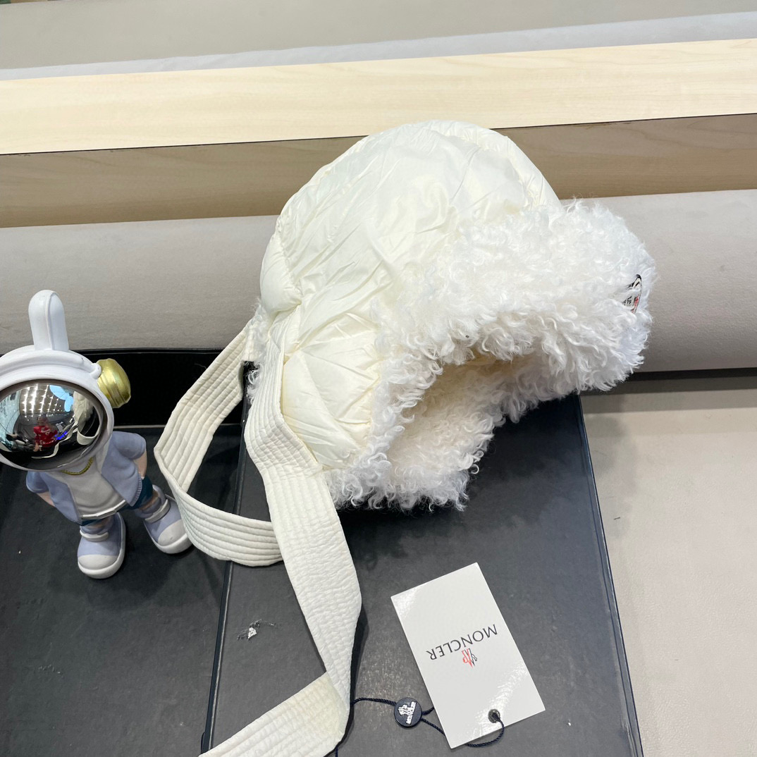moncler新款日系复古羊羔毛骑行羽绒绑带雷锋帽女护耳帽百搭保暖套头帽潮