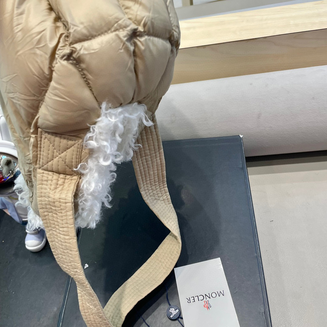 moncler新款日系复古羊羔毛骑行羽绒绑带雷锋帽女护耳帽百搭保暖套头帽潮
